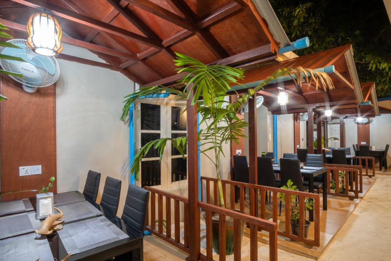 Starry Night At Ukulhas Hotell Exteriör bild